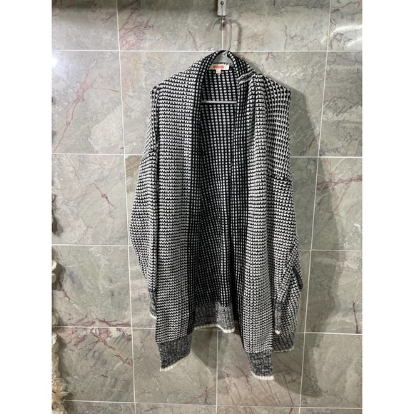 Sweaters - Mazik Cardigan size M